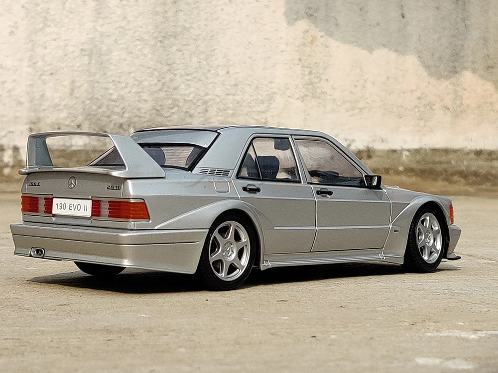 1990 Mercedes-Benz 190E 2.5 16v Evo2 1:18 Solido scale model car collectible - Image 16