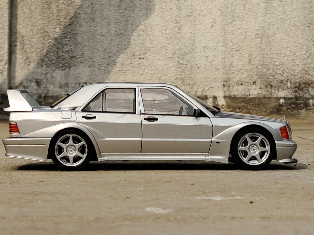 1990 Mercedes-Benz 190E 2.5 16v Evo2 1:18 Solido scale model car collectible - Image 18
