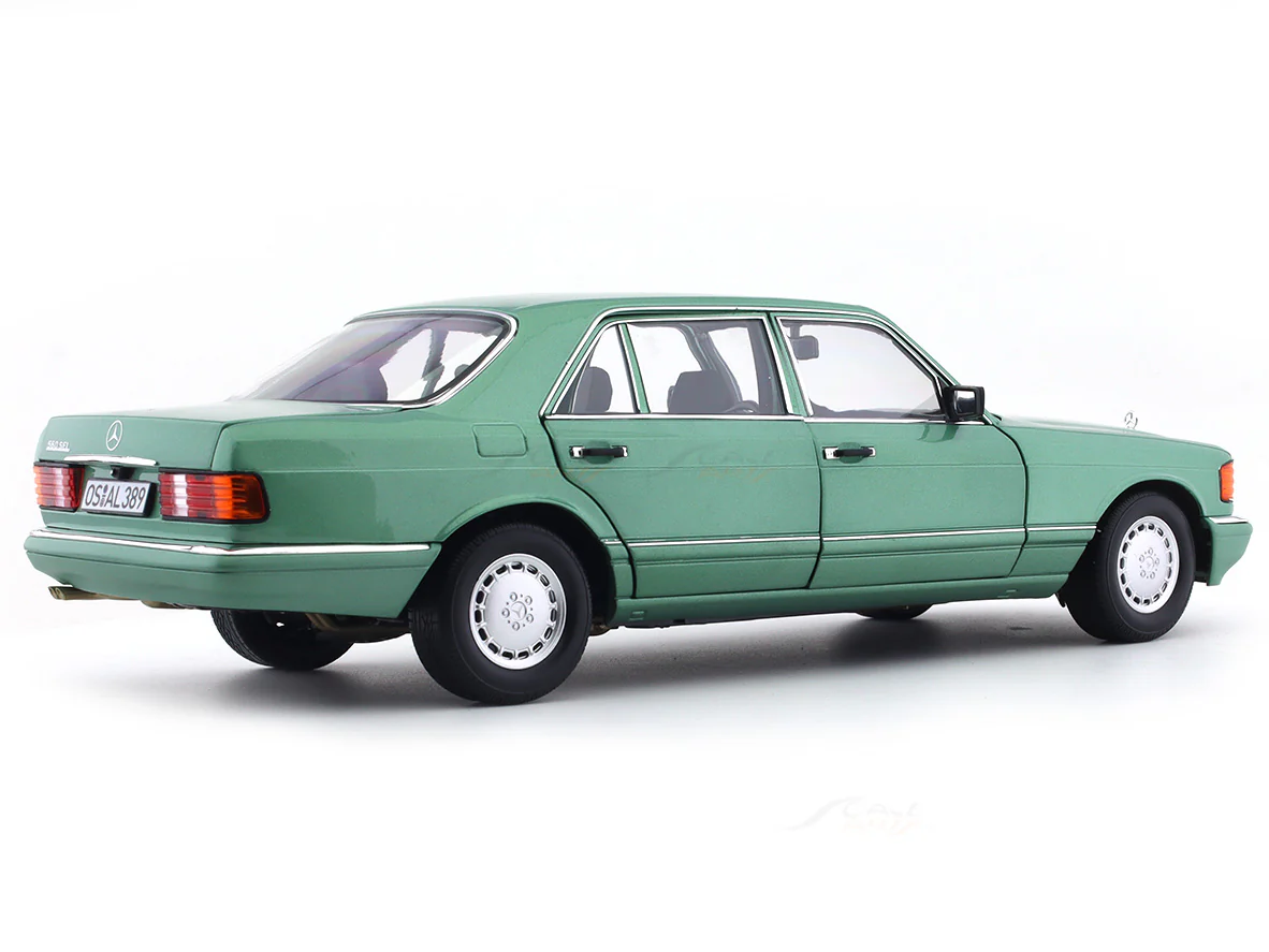 1991 Mercedes-Benz 560SEL W126 light green 1:18 Norev diecast scale model car - Image 4