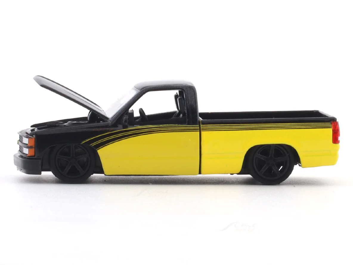 1992 Chevrolet C1500 SS 454 1:64 M2 Machines licensed diecast scale model car 32500-93 - Image 8