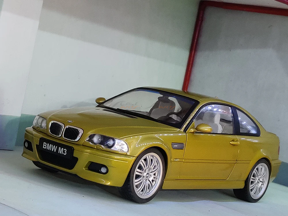 2000 BMW M3 E46 Coupe Phoenix Yellow 1:18 Solido scale model car collectible - Image 13