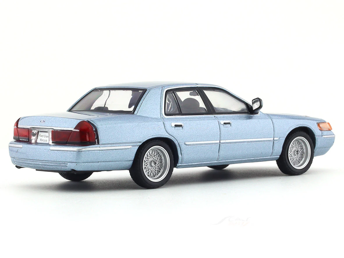 2000 Ford Grand Marquis 1:43 Diecast scale model car collectible - Image 4