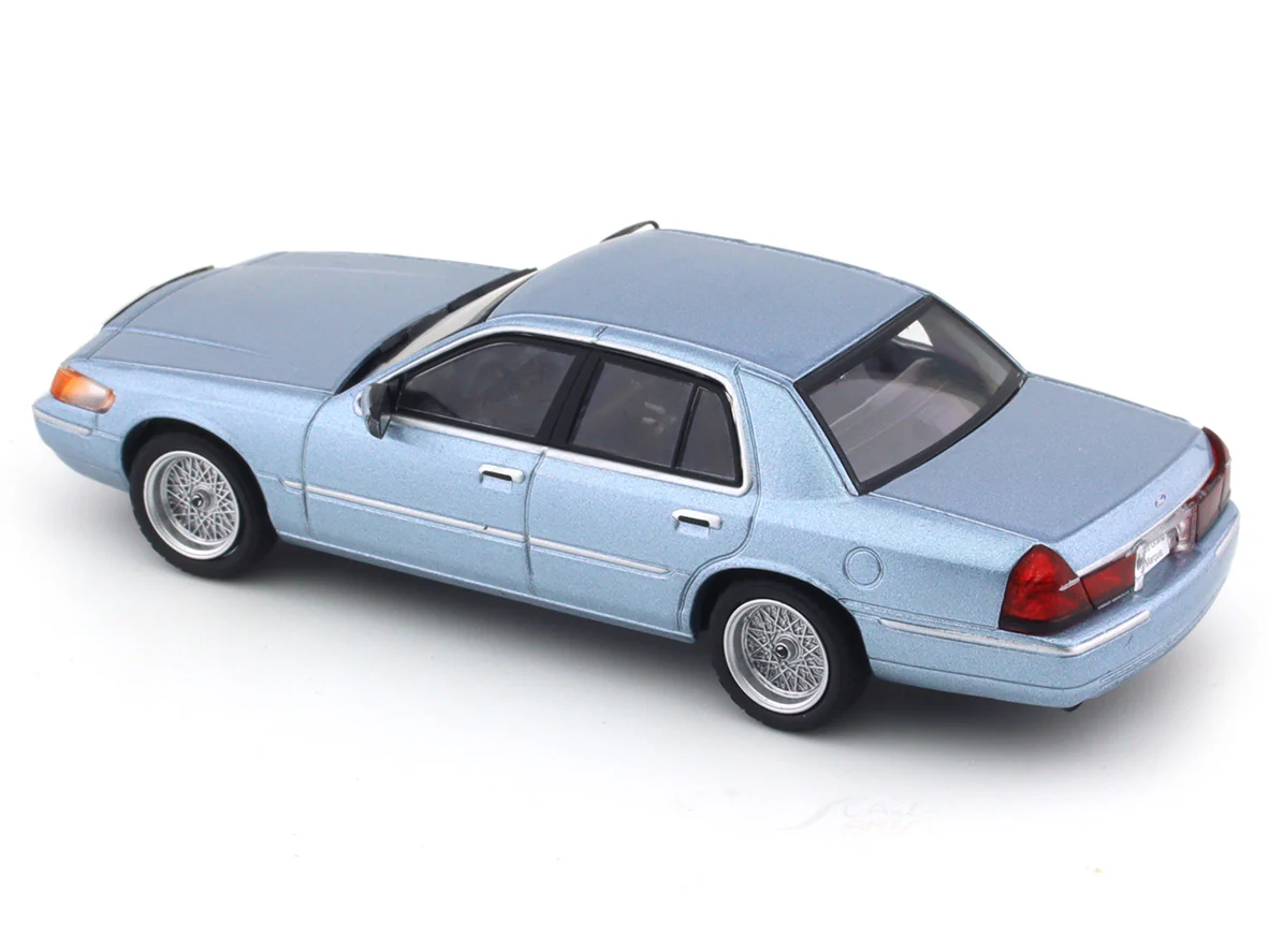 2000 Ford Grand Marquis 1:43 Diecast scale model car collectible - Image 8