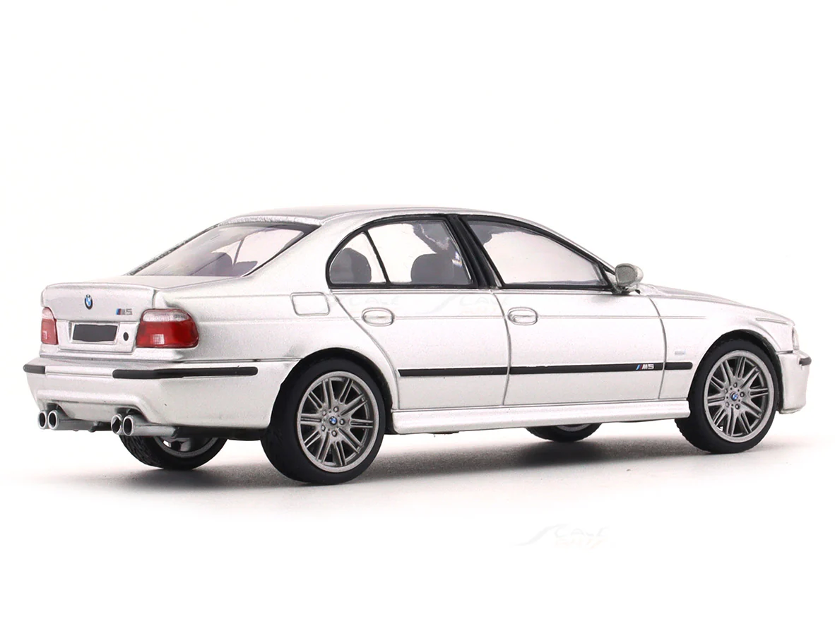 2003 BMW M5 E39 5.0 V8 32V silver 1:43 Solido diecast scale model car - Image 4