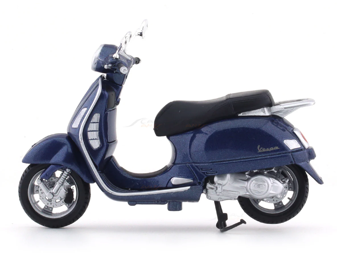 2003 Vespa Grantourismo 1:18 diecast scale model scooter bike collectible - Image 2