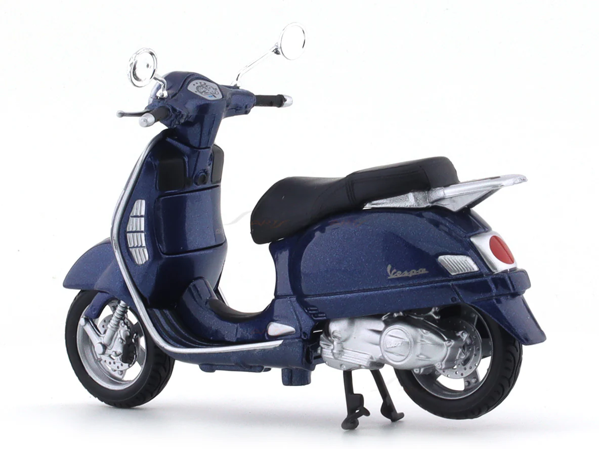 2003 Vespa Grantourismo 1:18 diecast scale model scooter bike collectible - Image 3