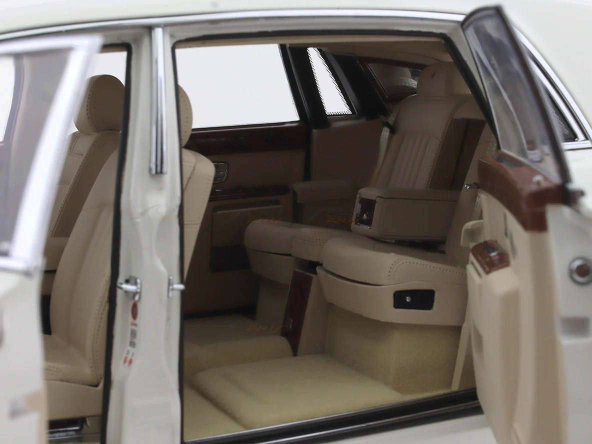 2012 Rolls-Royce Phantom EWB white 1:18 Kyosho diecast scale model car collectible - Image 22