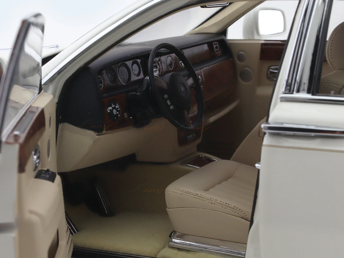 2012 Rolls-Royce Phantom EWB white 1:18 Kyosho diecast scale model car collectible - Image 23