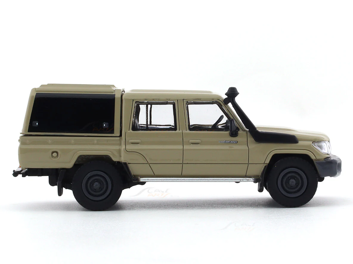 2014 Toyota Land Cruiser LC79 Sandy Taupe 1:64 Para64 licensed diecast scale model car - Image 5
