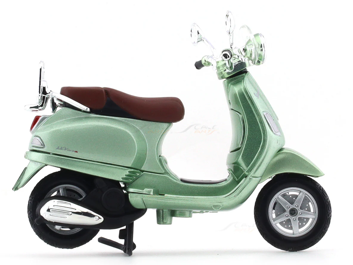 2014 Vespa LXV 1:18 diecast scale model scooter bike collectible - Image 5