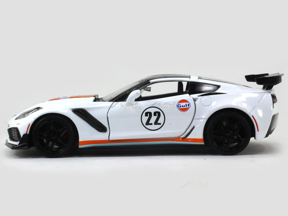 2019 Corvette ZR1 Gulf 1:24 Motormax diecast scale model car - Image 2