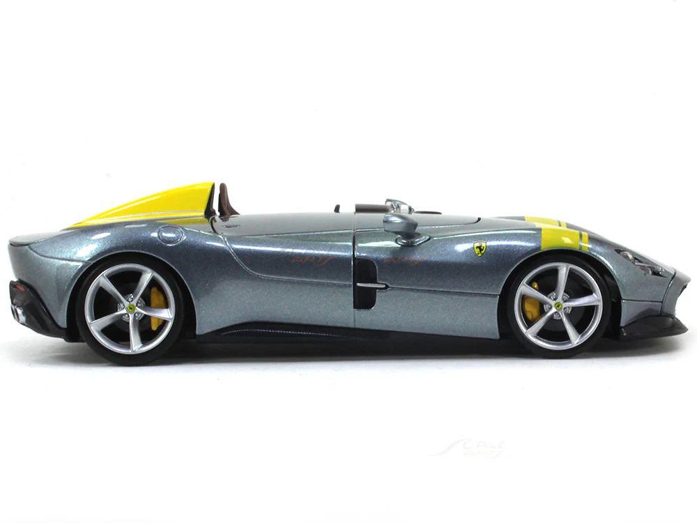 2019 Ferrari Monza SP1 1:24 Bburago diecast scale model car - Image 5