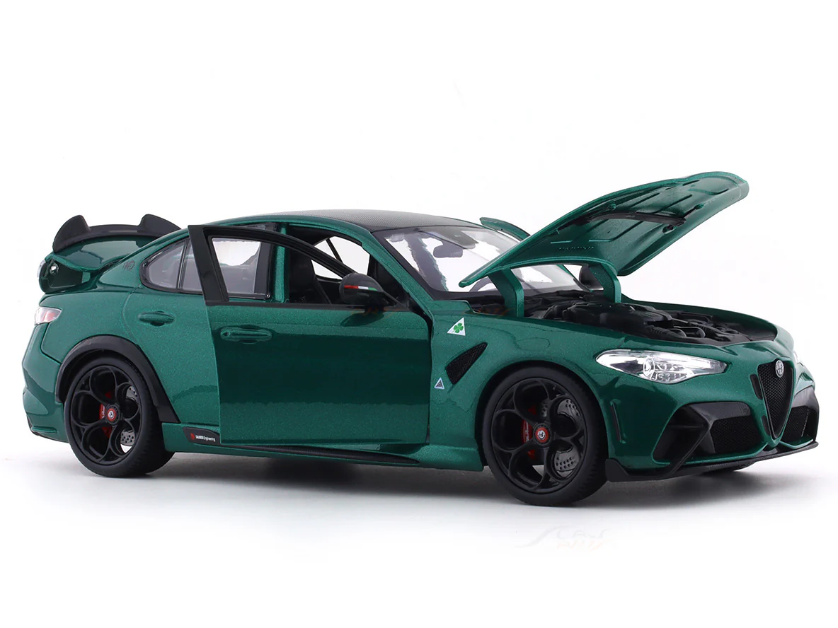 2020 Alfa-Romeo Giulia GTA green 1:18 Bburago diecast Scale Model collectible - Image 12