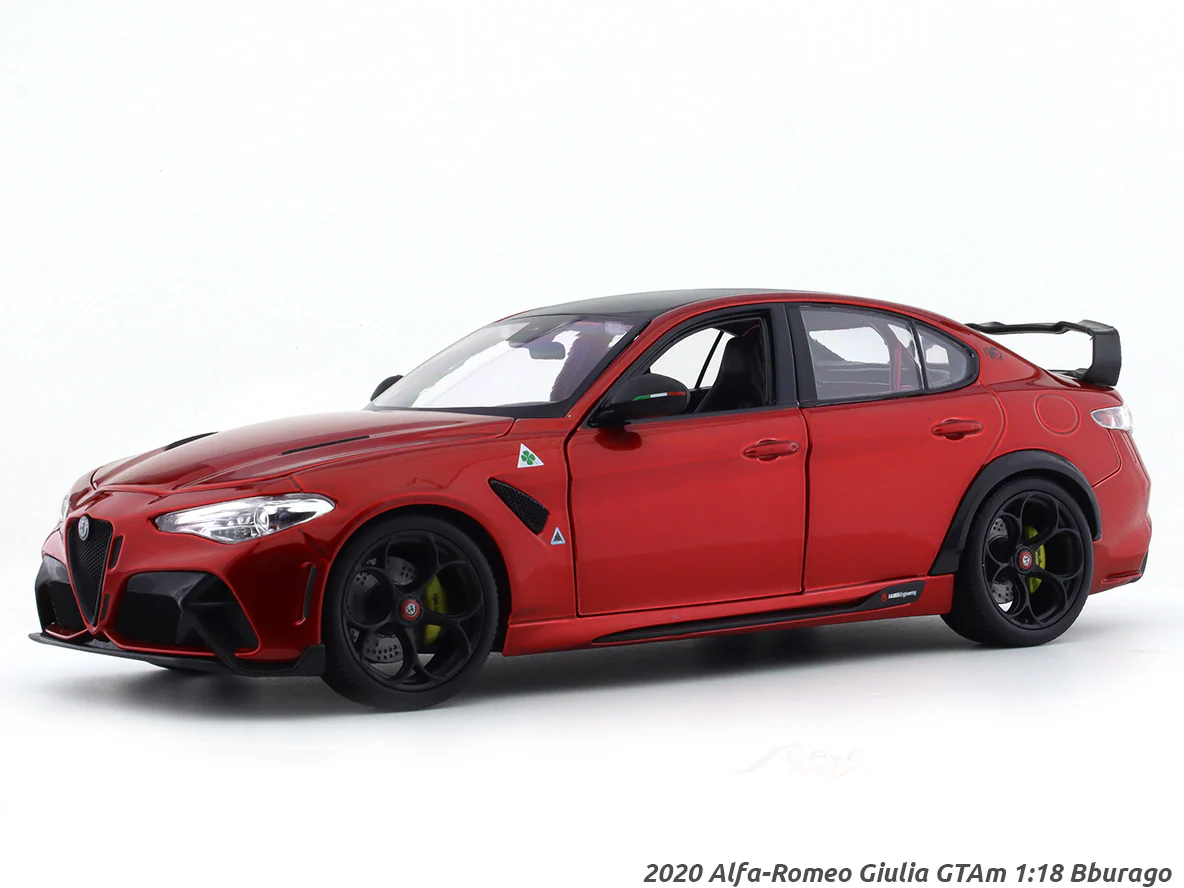 2020 Alfa-Romeo Giulia GTAm red 1:18 Bburago diecast Scale Model collectible