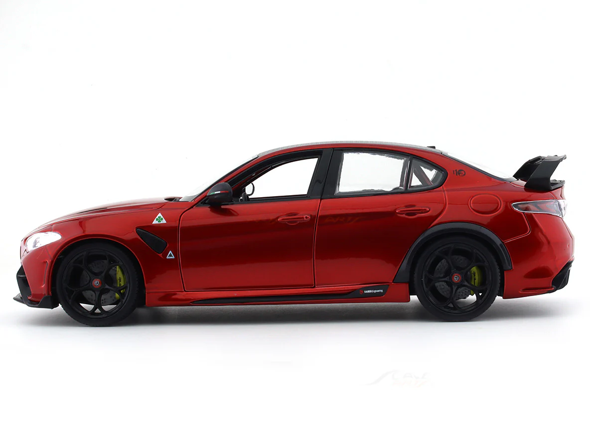 2020 Alfa-Romeo Giulia GTAm red 1:18 Bburago diecast Scale Model collectible - Image 2