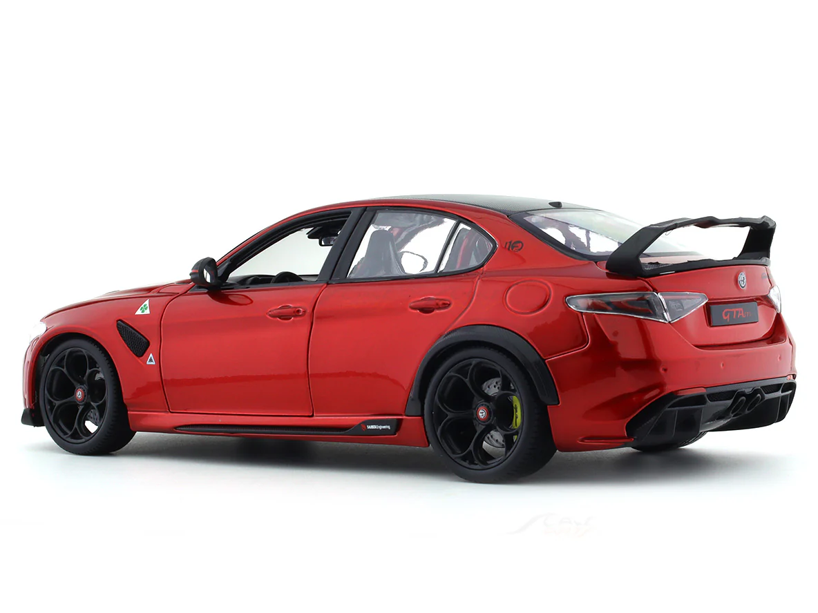 2020 Alfa-Romeo Giulia GTAm red 1:18 Bburago diecast Scale Model collectible - Image 3