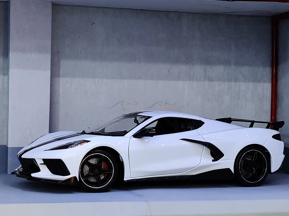 2020 Chevrolet Corvette Stingray C8 High Wing white 1:18 Maisto diecast Scale Model car - Image 8