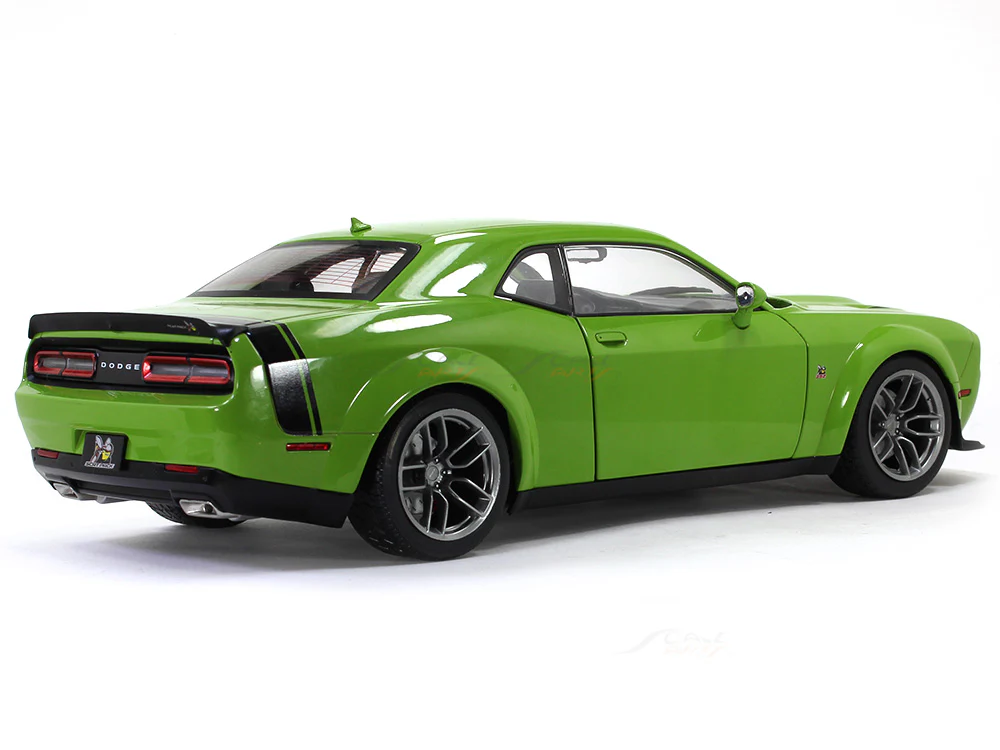2020 Dodge Challenger R/T Widebody 1:18 Solido scale model car collectible - Image 4