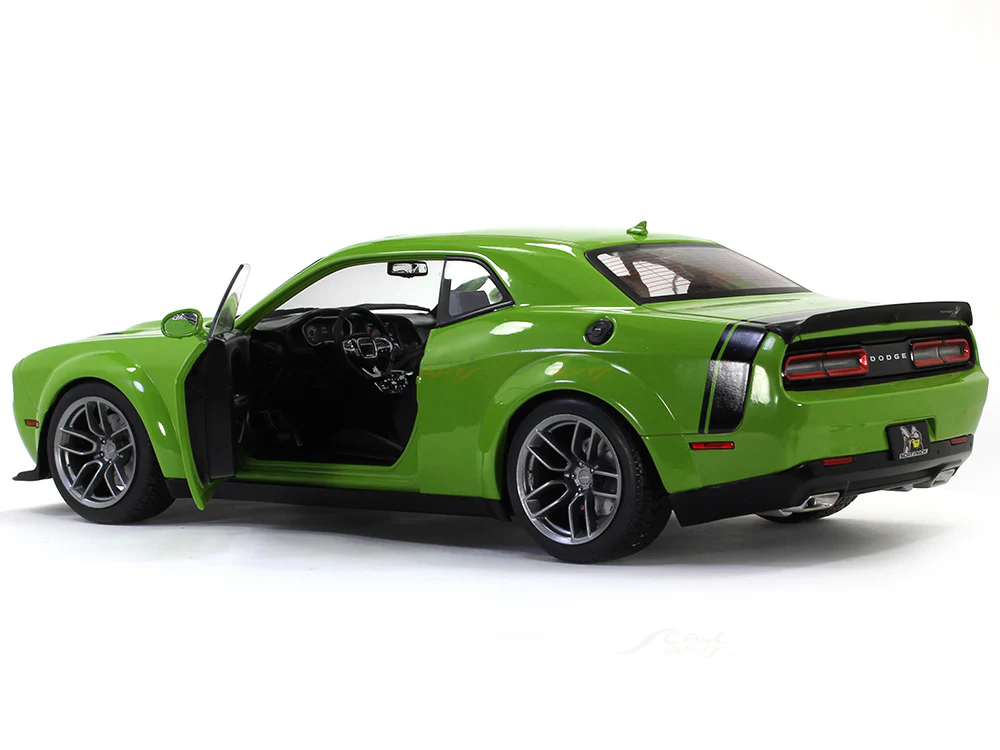 2020 Dodge Challenger R/T Widebody 1:18 Solido scale model car collectible - Image 9