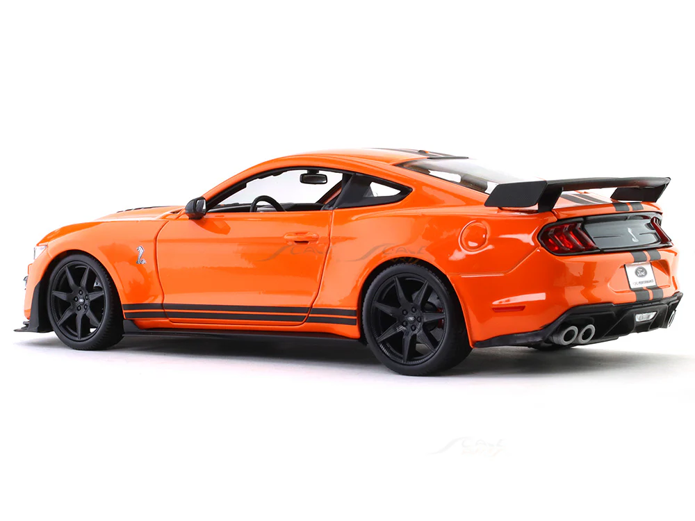 2020 Ford Mustang Shelby GT500 (CFTP) orange 1:18 Maisto diecast scale model car collectible - Image 3