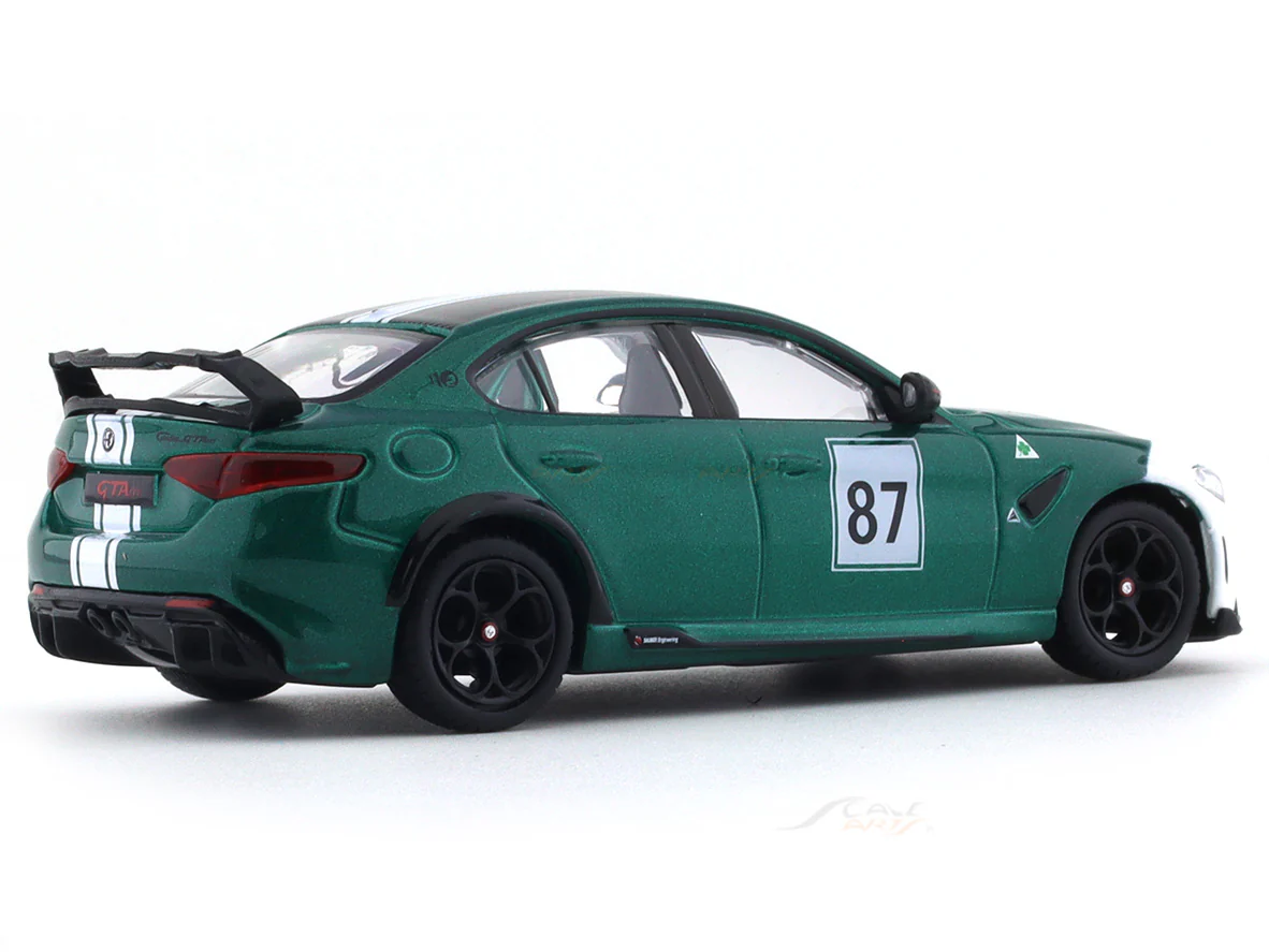 Broken Acrylic : 2021 Alfa-Romeo Giulia GTAm 1:43 Bburago scale model car collectible - Image 4