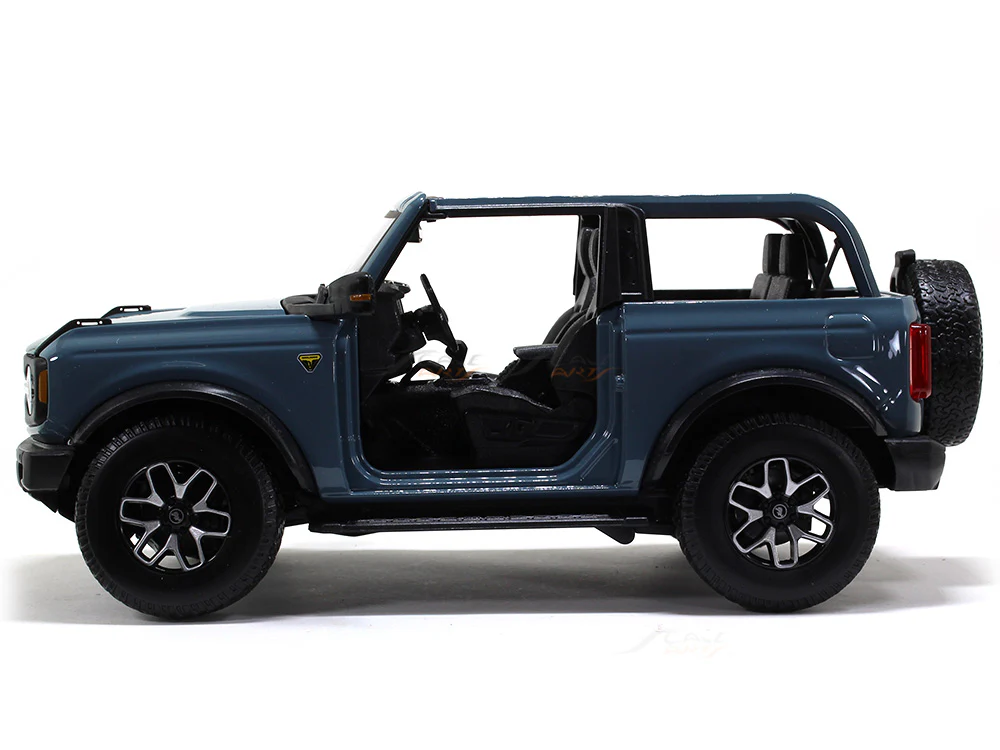 2021 Ford Bronco Badlands blue 1:18 Maisto diecast Scale Model car - Image 2