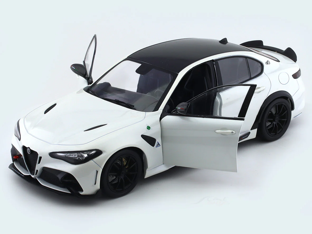 2022 Alfa-Romeo Giulia GTA white 1:18 Solido diecast Scale Model collectible - Image 16