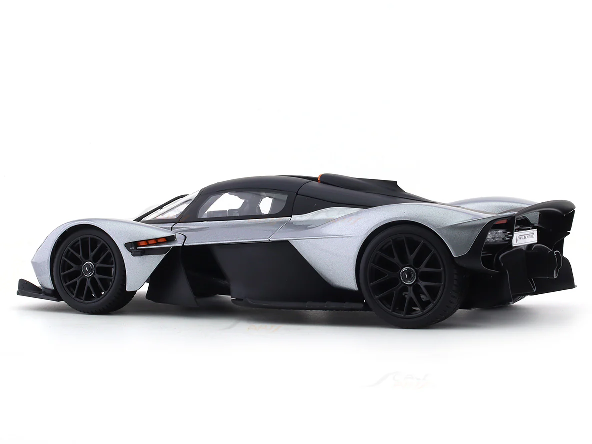 2022 Aston-Martin Valkyrie silver 1:18 Maisto licensed diecast scale model car collectible - Image 3