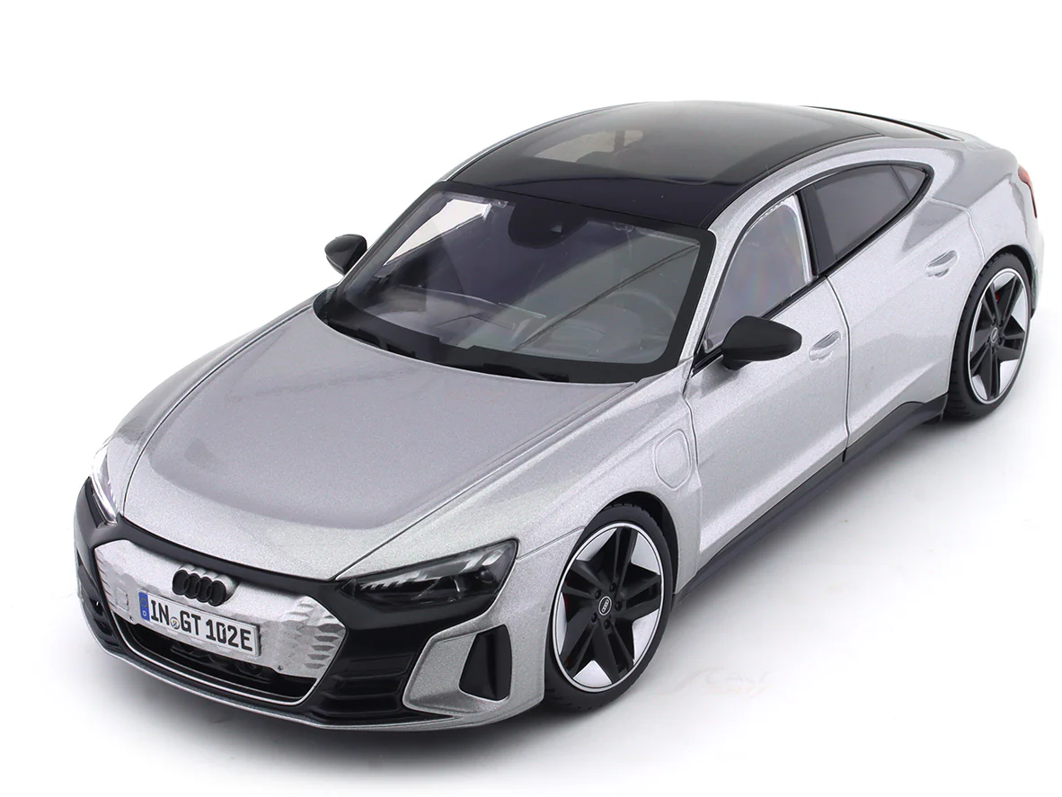 2022 Audi RS e-tron GT silver 1:18 Bburago diecast scale model car - Image 17