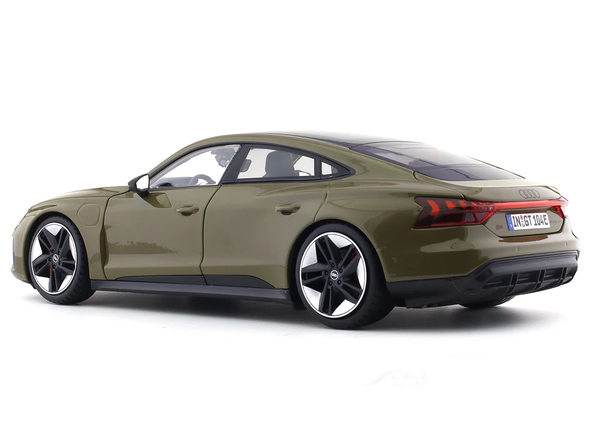 2022 Audi RS e-tron GT tactical green 1:18 Bburago diecast scale model car - Image 3