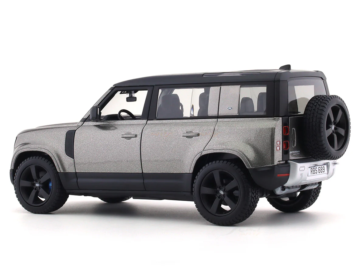 2022 Land Rover Defender 110 silver 1:24 Bburago licensed diecast Scale Model car - Image 3