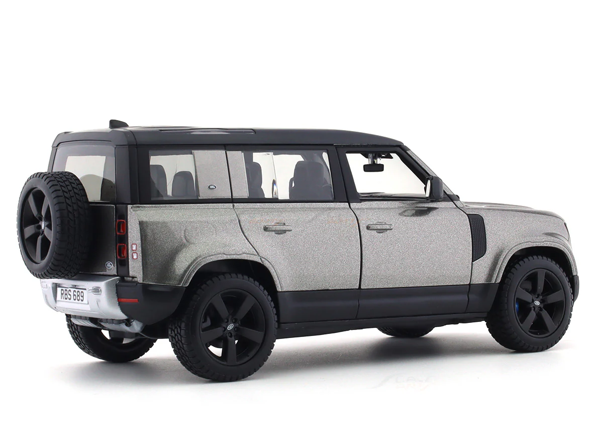 2022 Land Rover Defender 110 silver 1:24 Bburago licensed diecast Scale Model car - Image 4