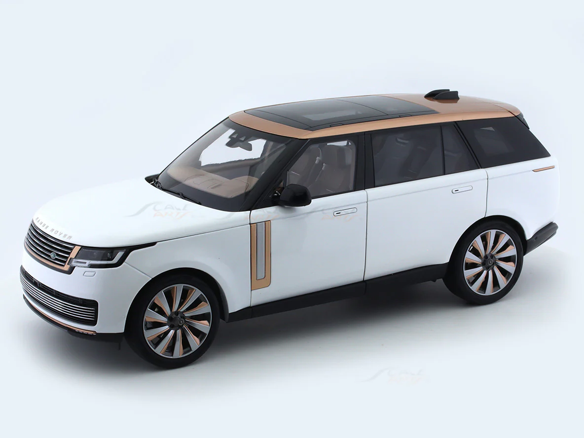 2022 Land Rover Range Rover SV white 1:18 LCD diecast scale model car collectible - Image 14