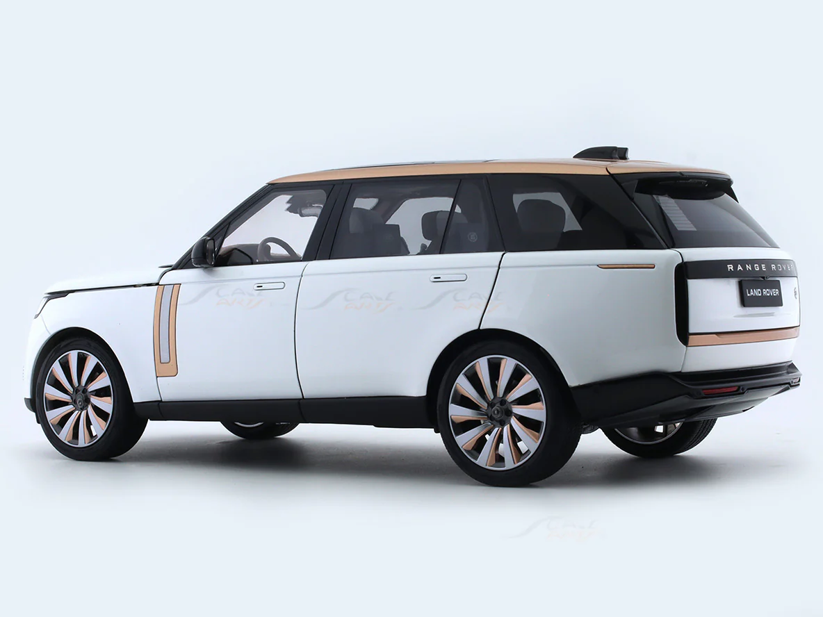 2022 Land Rover Range Rover SV white 1:18 LCD diecast scale model car collectible - Image 3