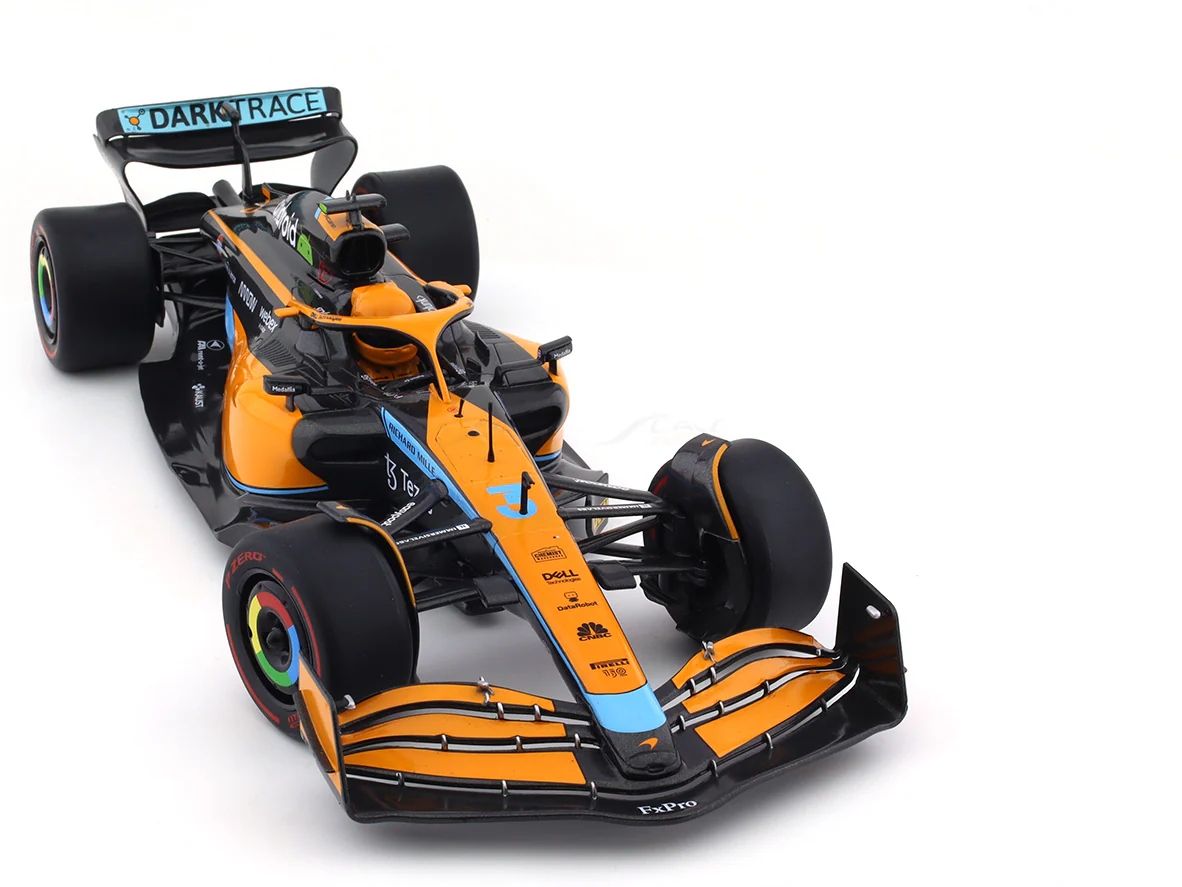 2022 McLaren MCL36 #3 Daniel Ricciardo 1:18 Solido diecast scale model car collectible - Image 9