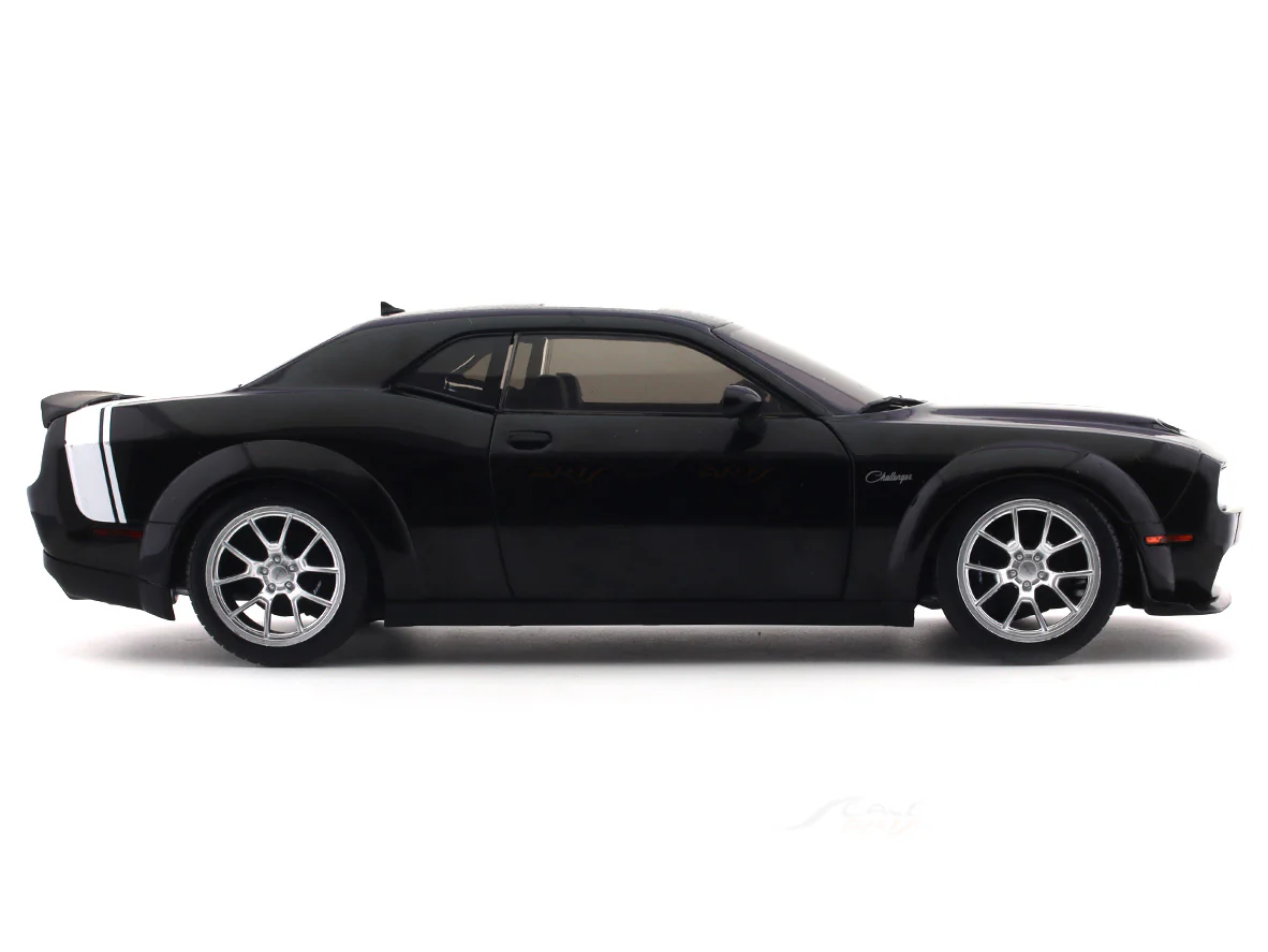 2023 Dodge Challenger SRT Hellcat Redeye Widebody 1:18 Solido diecast Scale Model collectible - Image 5