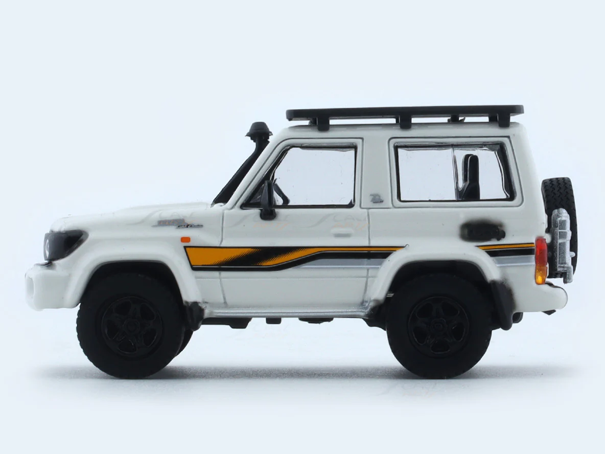 2023 Toyota Land Cruiser LC71 White Anniversary Edition 1:64 Para64 diecast scale model car - Image 2