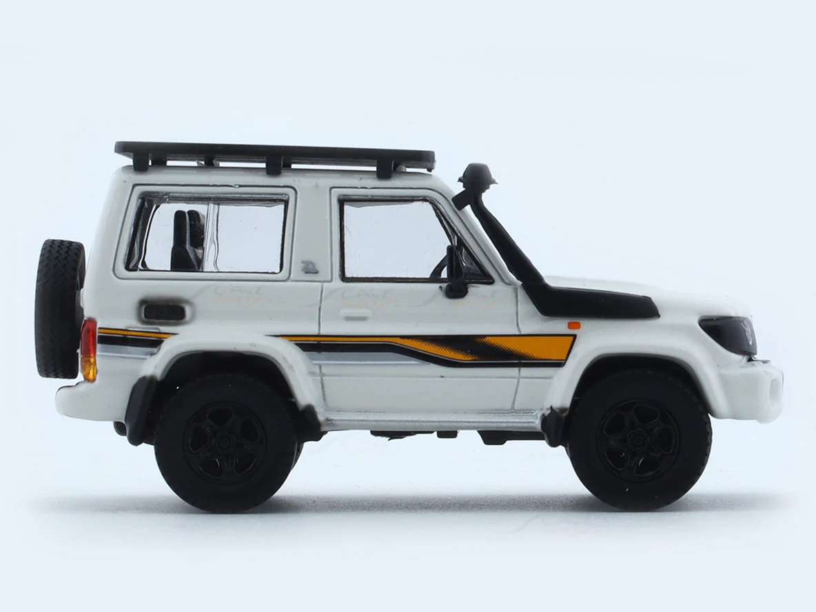 2023 Toyota Land Cruiser LC71 White Anniversary Edition 1:64 Para64 diecast scale model car - Image 4