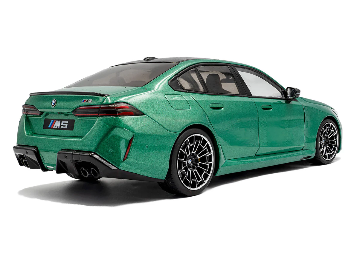 2025 BMW M5 Isle of Man Green 1:18 Solido Licensed Diecast Scale Model Car Collectible - Image 4