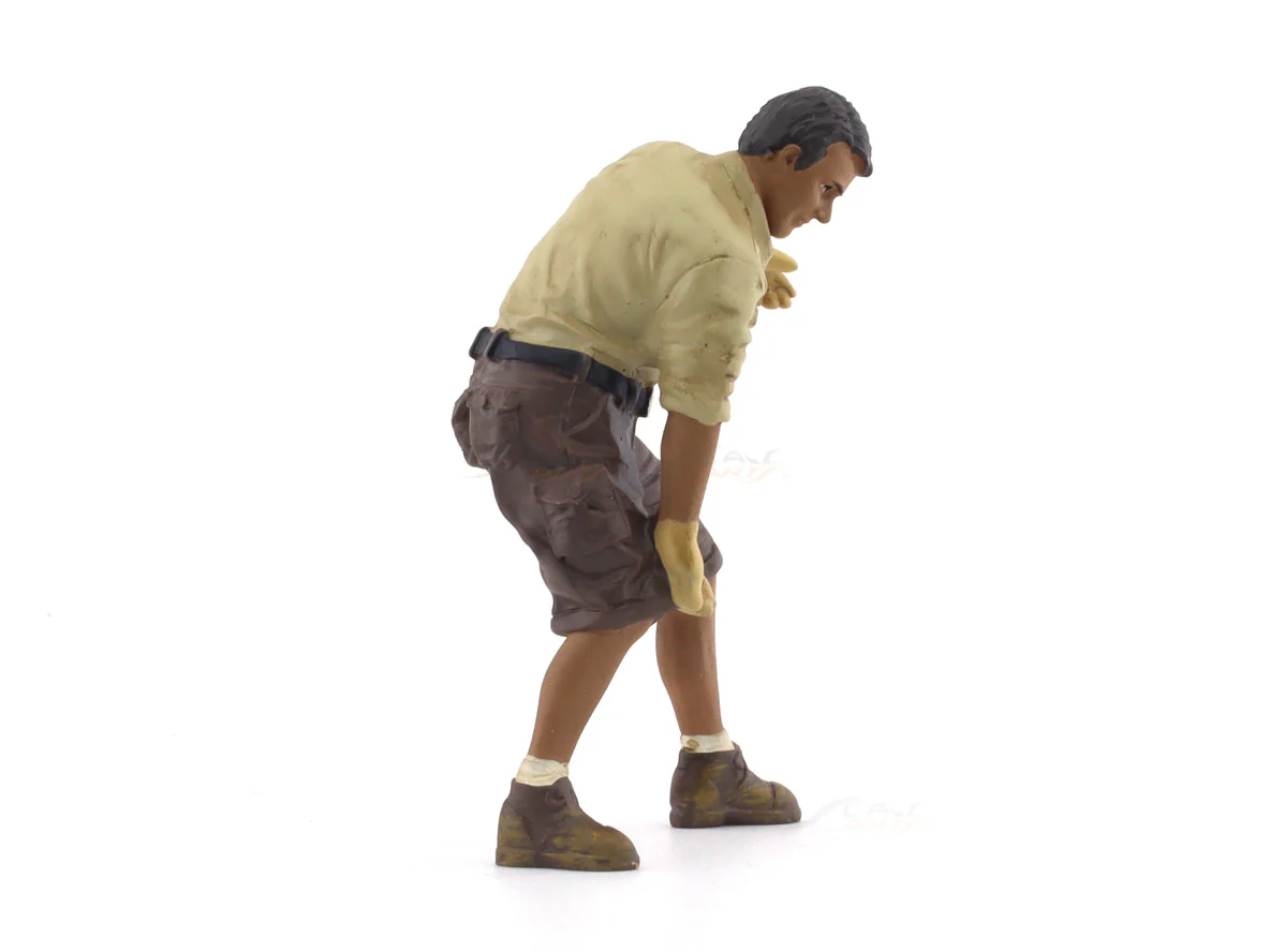 4x4 Mechanic 8 1:18 American Diorama Figure for scale models - Image 2