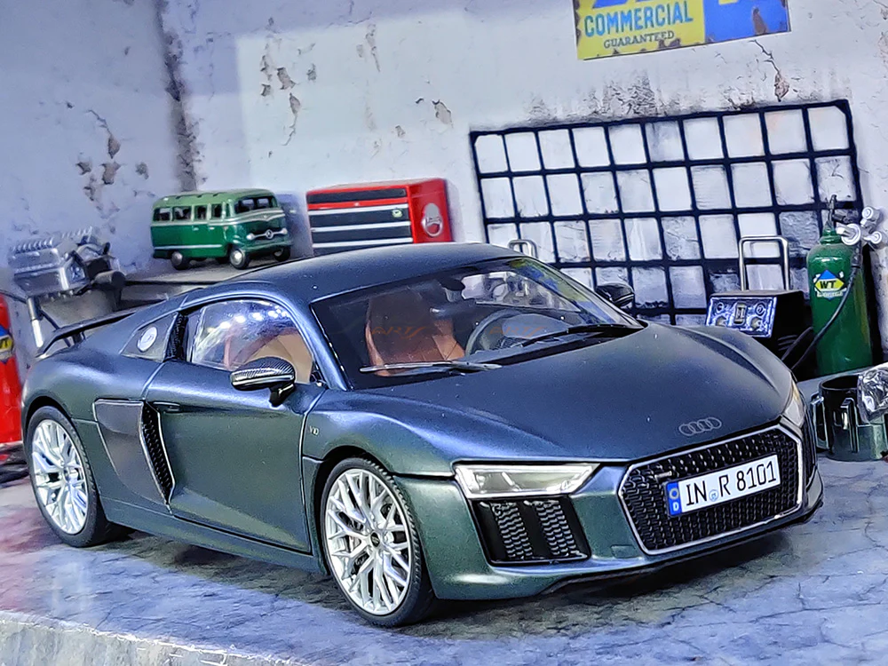 Audi R8 V10 Plus Coupe 1:18 iScale diecast Scale Model Car - Image 13