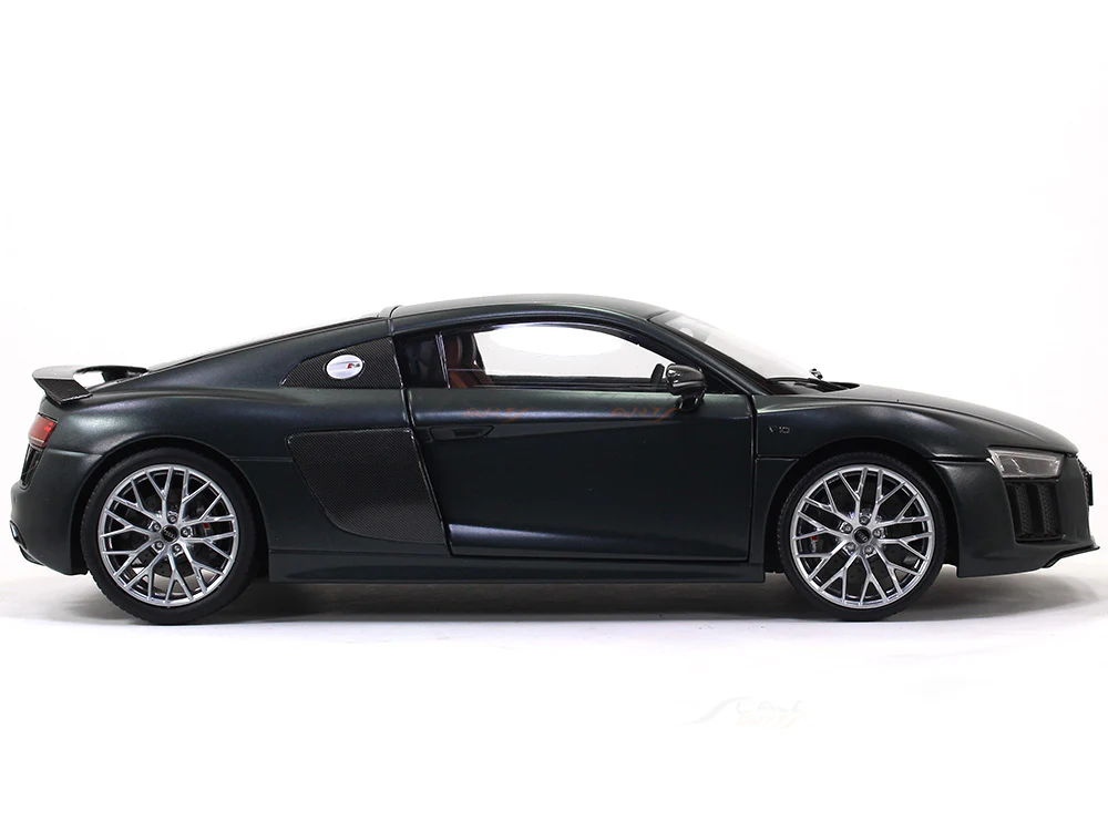 Audi R8 V10 Plus Coupe 1:18 iScale diecast Scale Model Car - Image 5