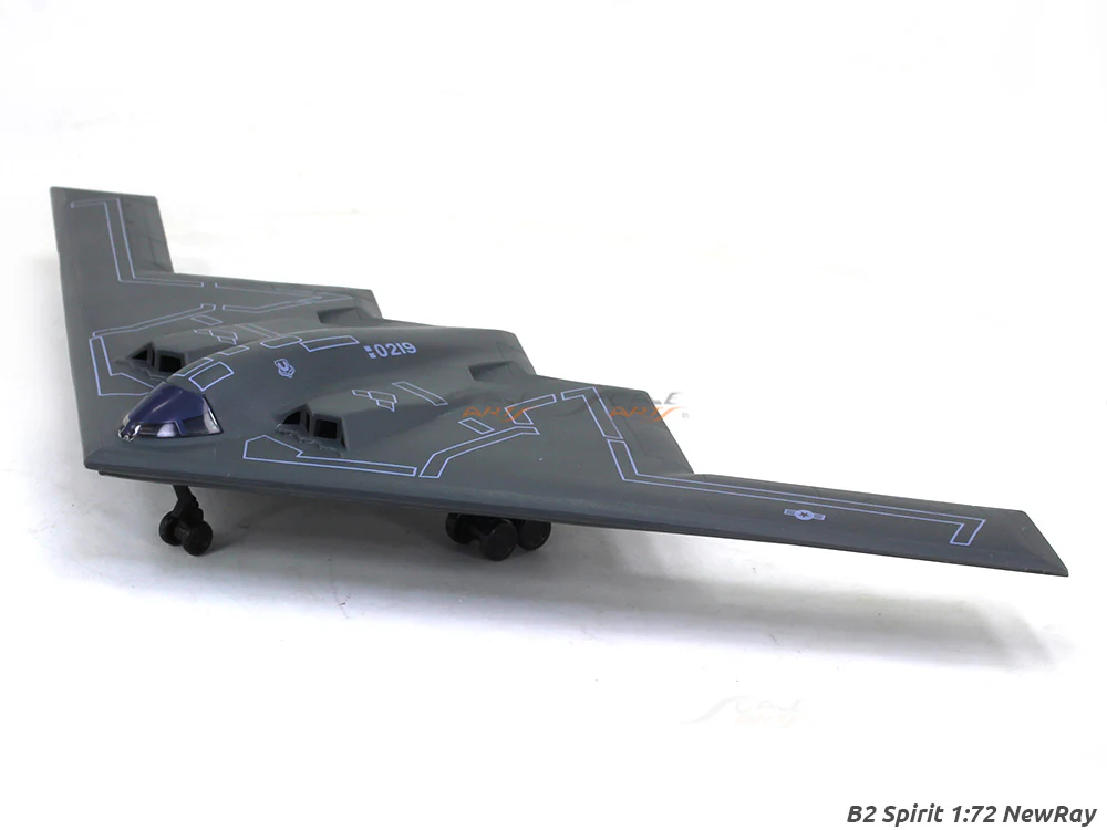 B2 Spirit 1:72 NewRay Plastic fighet jet model