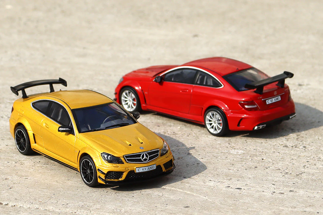 Broken Acrylic case : 2012 Mercedes-Benz C63 AMG Black Series Red 1:43 Solido diecast Scale Model collectible - Image 13