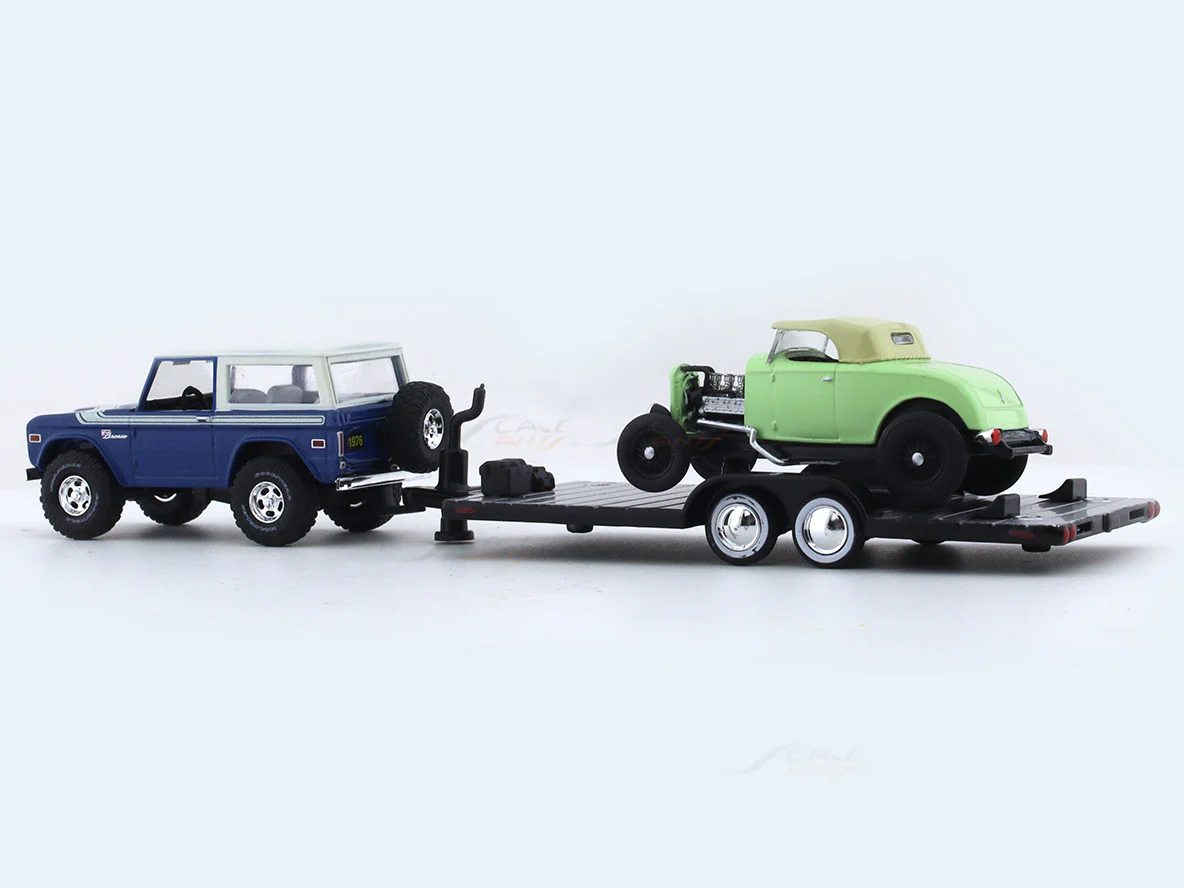 Broken Case : 1976 Ford Bronco & 1992 Ford Roadster 1:64 M2 Machines diecast hauler scale - Image 3