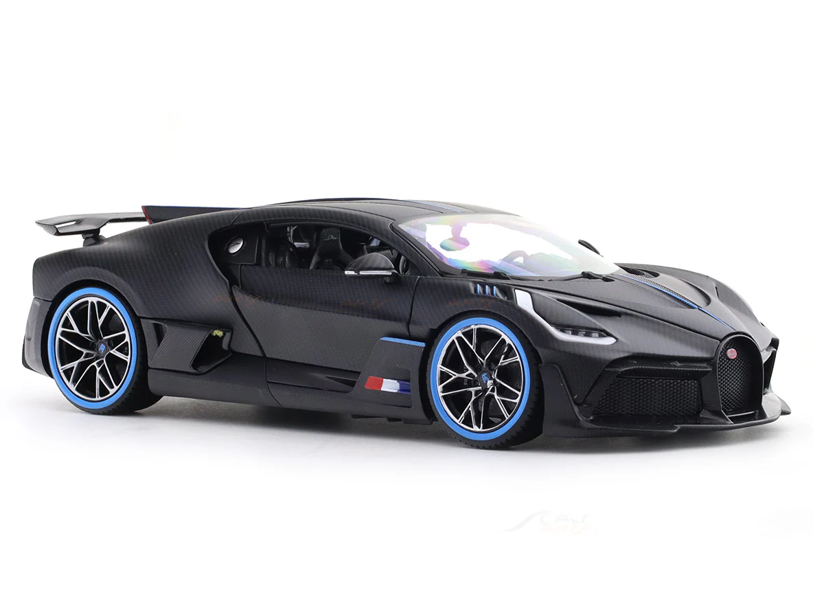Bugatti Divo 50th Anniversary Carbon fiber 1:18 Bburago licensed diecast scale model collectible - Image 6