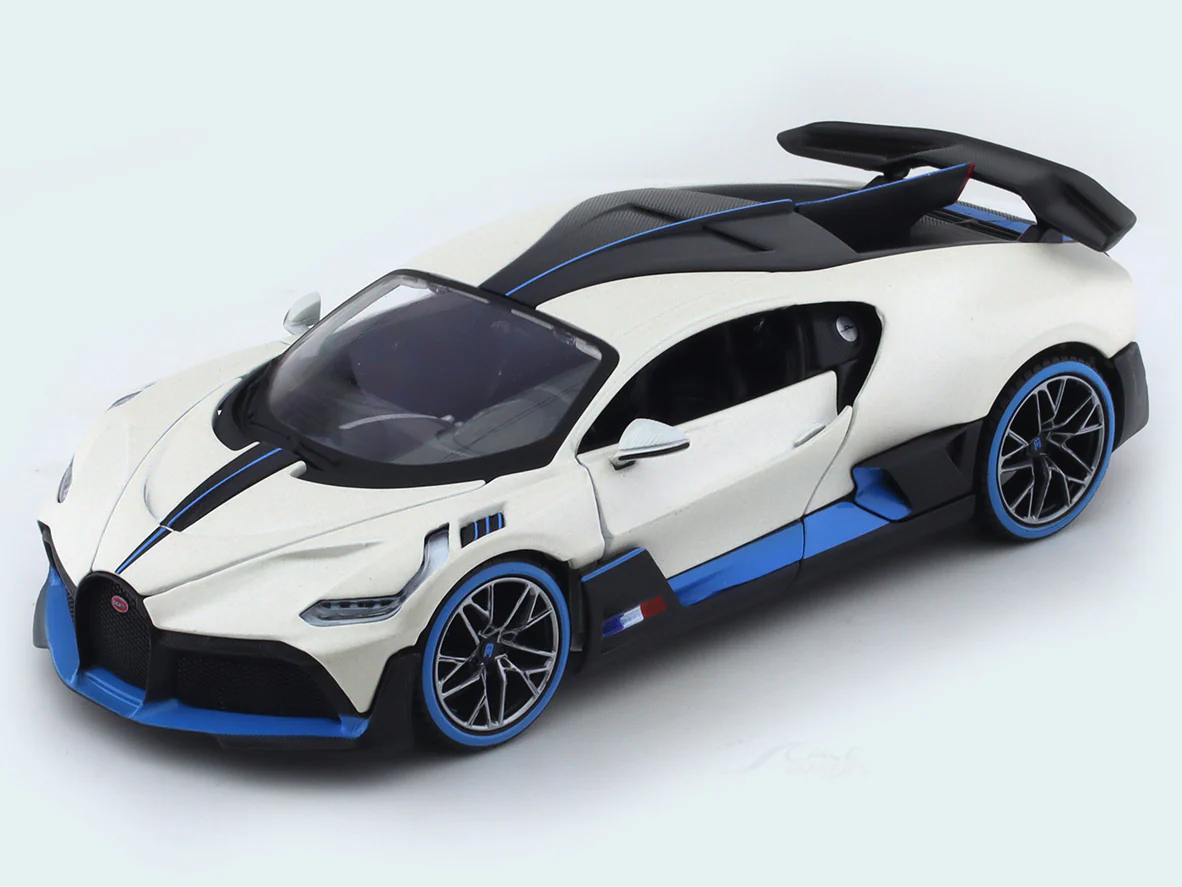 Bugatti Divo White 1:24 Maisto diecast alloy scale model car - Image 10