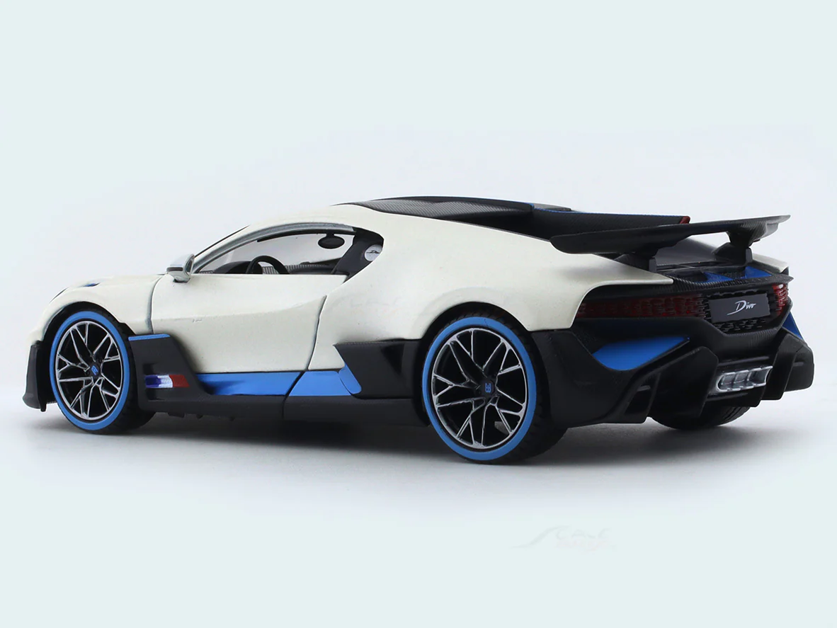 Bugatti Divo White 1:24 Maisto diecast alloy scale model car - Image 3