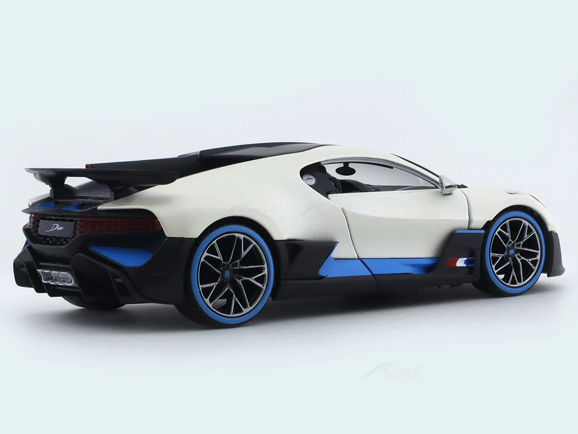 Bugatti Divo White 1:24 Maisto diecast alloy scale model car - Image 4