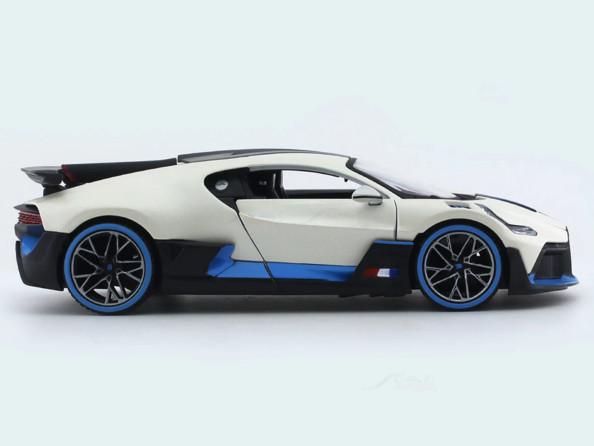 Bugatti Divo White 1:24 Maisto diecast alloy scale model car - Image 5